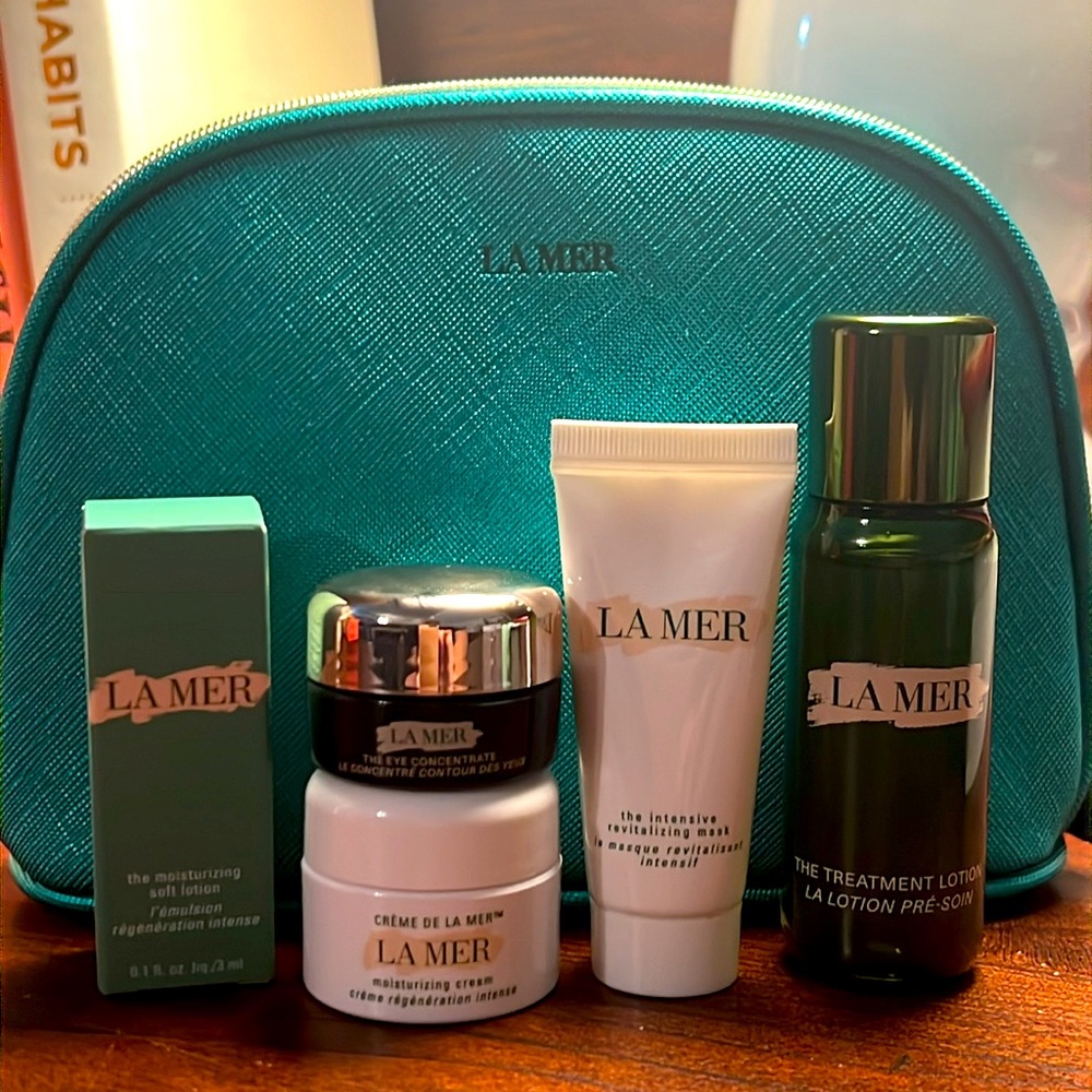 LA MER Brand New Cosmetic Set with Case